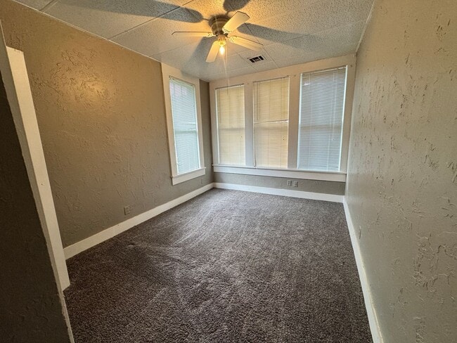 Building Photo - Two Bedroom Centrally Located in Ardmore