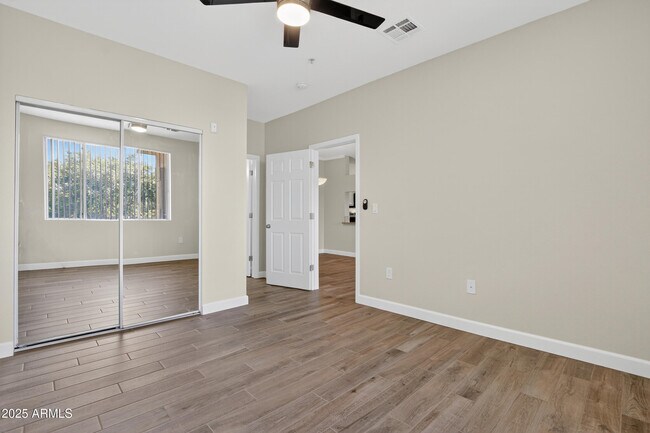 Building Photo - 5401 E Van Buren St