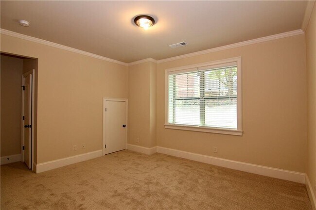 Building Photo - 1660 Jardin Ct
