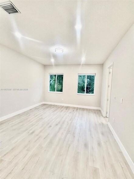 Building Photo - 10420 NW 67th St