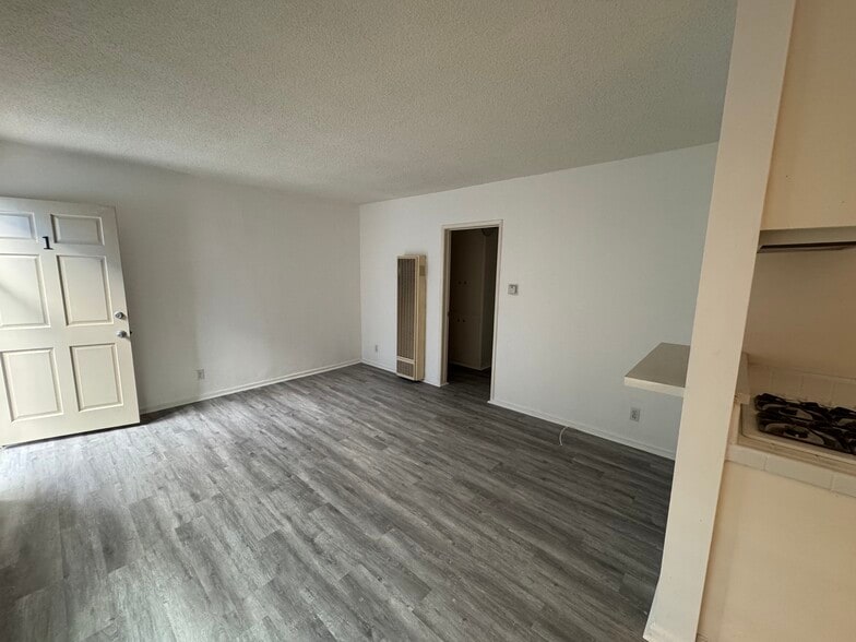 Building Photo - 11974 Walnut Ln