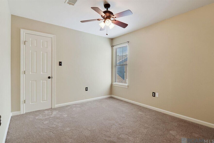 Building Photo - 5156 Stumberg Ln