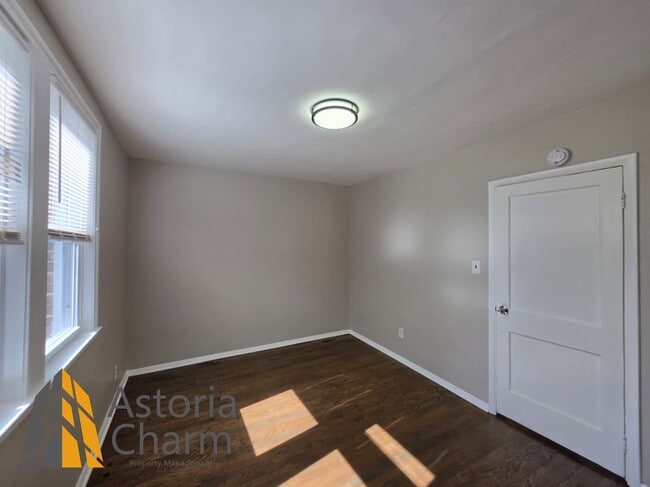 Building Photo - 1418 N Dukeland St