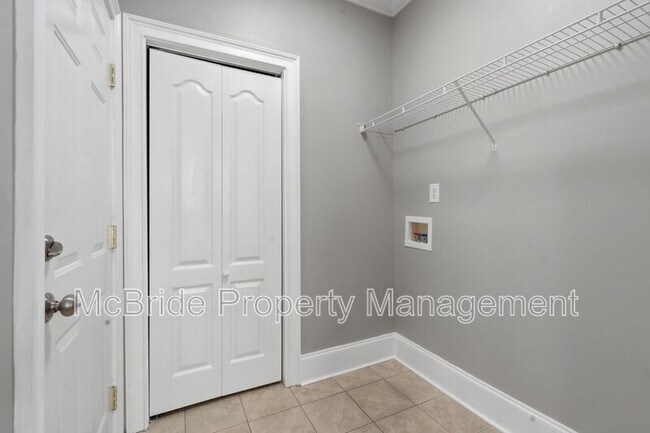 Building Photo - 438 Bowen Falls