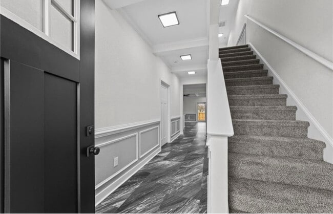 Building Photo - 621 44th St