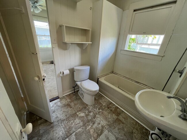 Building Photo - Akina Street (Kalihi) - single family home...