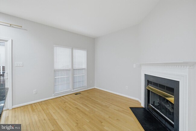 Building Photo - 45570 Trestle Terrace