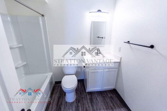 Building Photo - 2526 E Juanita Ave