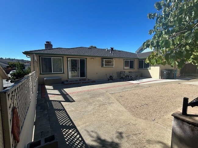 Building Photo - Simply a fabulous Hillsdale neighborhood f...