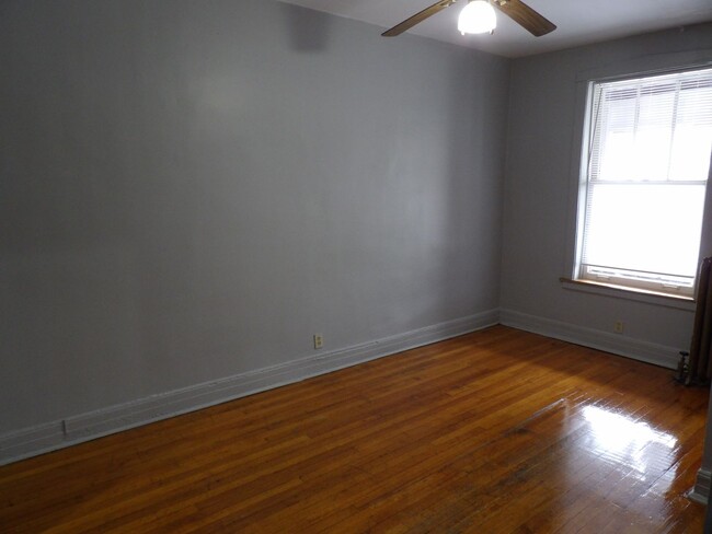 Interior Photo - 6516 S Stony Island Ave