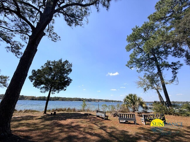 Building Photo - Waterfront 3 Bedroom Home Near E. John Sims Parkway in Niceville!