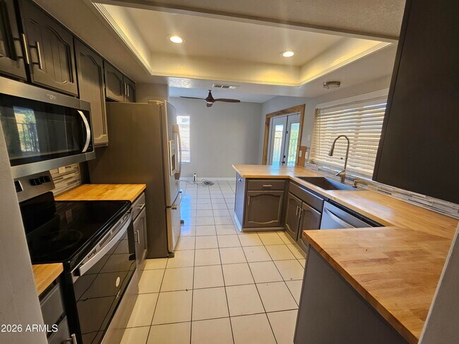 Building Photo - 1320 W Pecos Ave