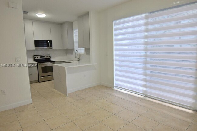 Building Photo - 7855 NW 110th Ave