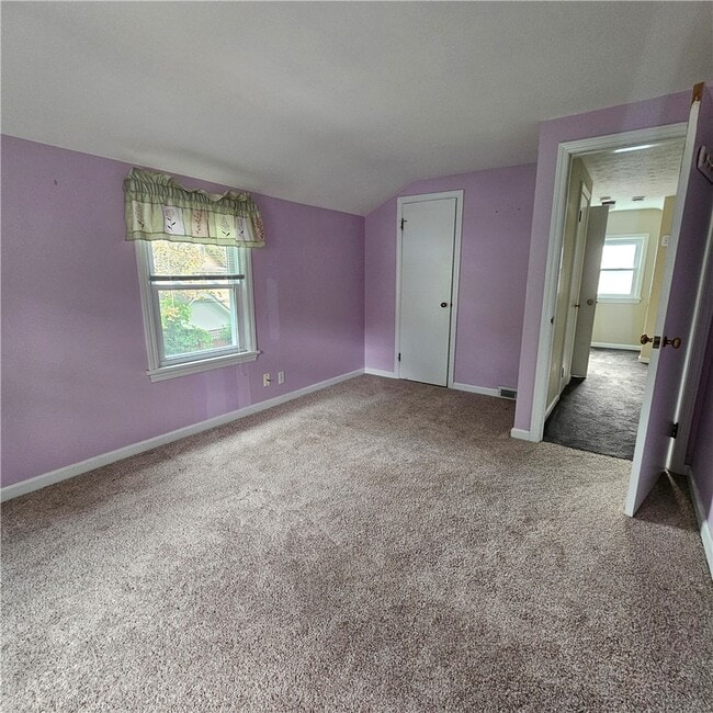 Building Photo - 50 Greenview Dr