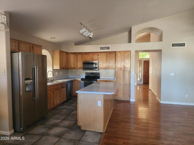 Building Photo - 4790 W Tulsa St