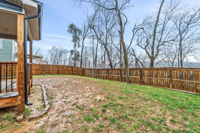 Building Photo - Pet Friendly Three Bedroom with Bonus!
