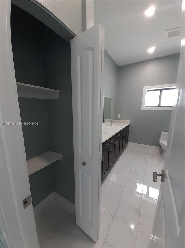 Building Photo - 23 Jenny Ln