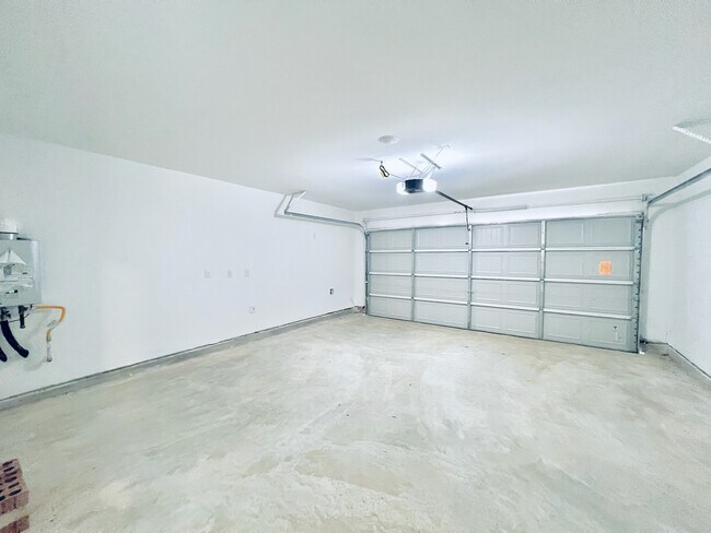 Building Photo - 3090 Mallorca Dr