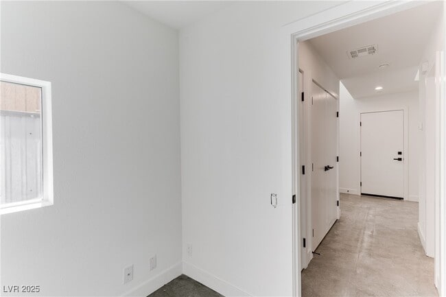 Building Photo - 254 Tower St