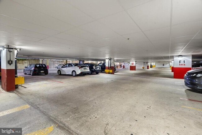 Building Photo - 200 Lombard St