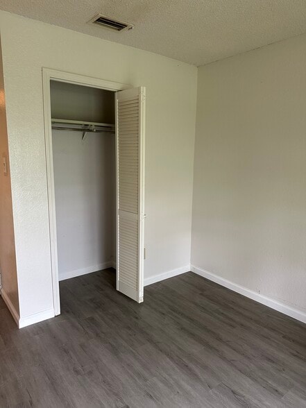 Building Photo - 1513 Lavendale Ln