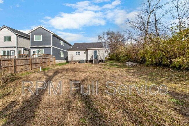 Building Photo - 1405 14th Ave N