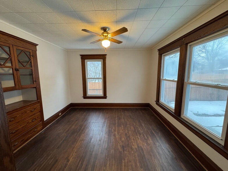 Building Photo - 290 Ross Park