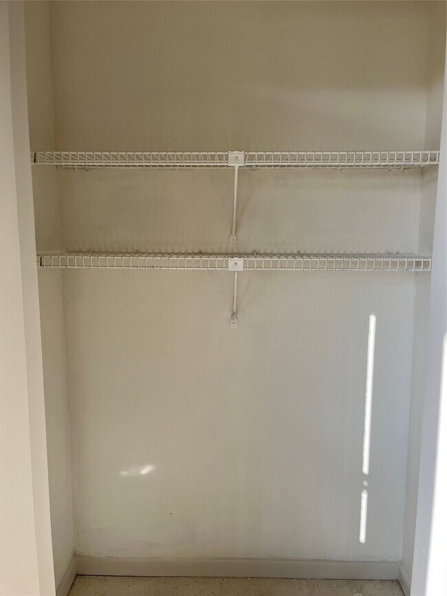 Building Photo - 3919 Fairmont Pkwy