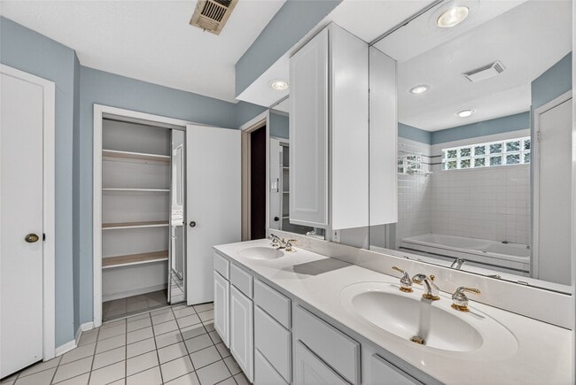 Building Photo - 1631 Bradney Dr