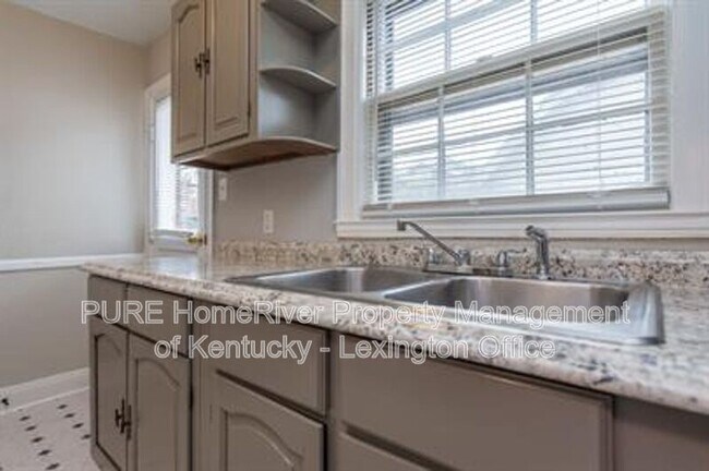 Building Photo - 200 Floral Park