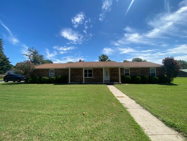 Building Photo - 1002 Glenn Dr