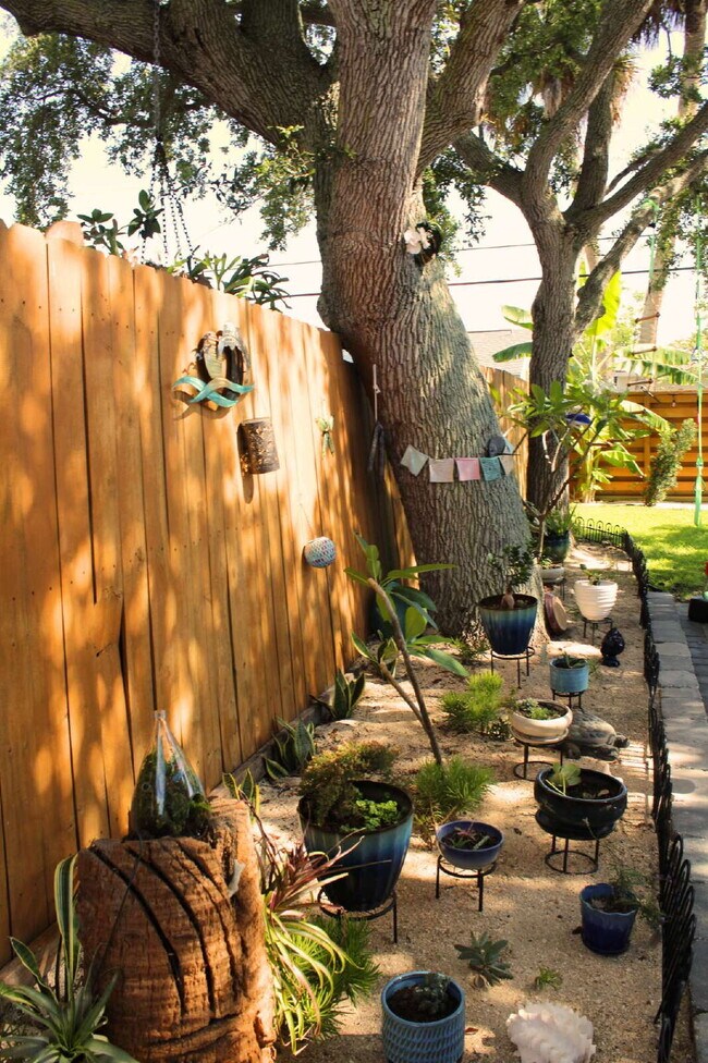 Building Photo - Coastal Elegance Awaits: Stunning 3-Bed, 3-Bath Retreat in Cocoa Beach