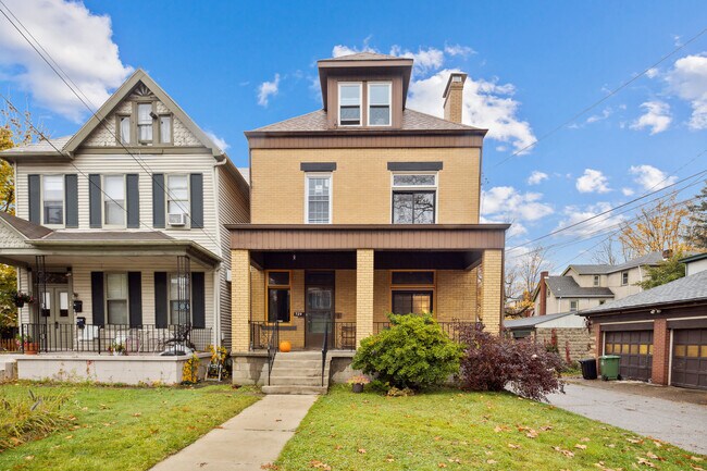 Building Photo - 729 Savannah Ave