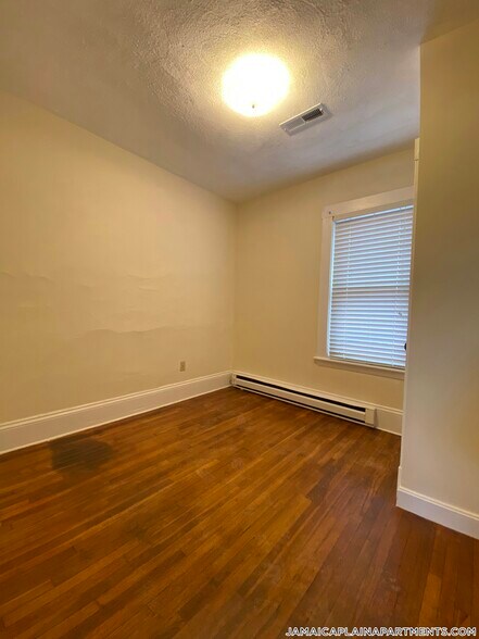 Building Photo - 18 Haverford St