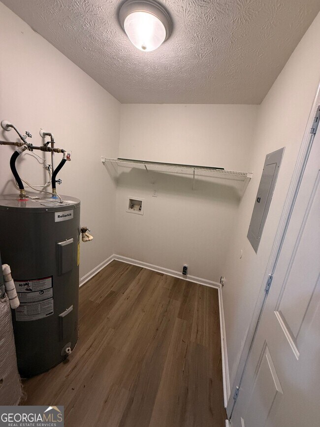 Building Photo - 1030 Cantrell Ln