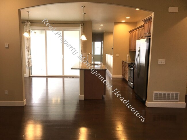 Building Photo - 5 Bedroom 3 Bath House for Rent