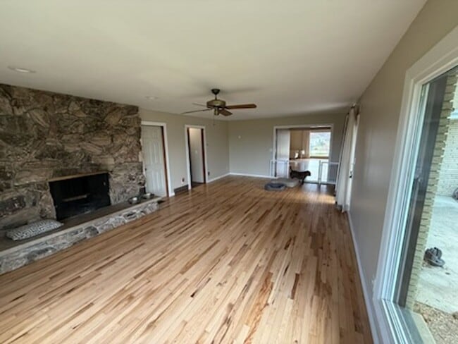 Primary Photo - Charming Single Family Home in Brookfield - FIRST MONTH RENT HALF OFF!