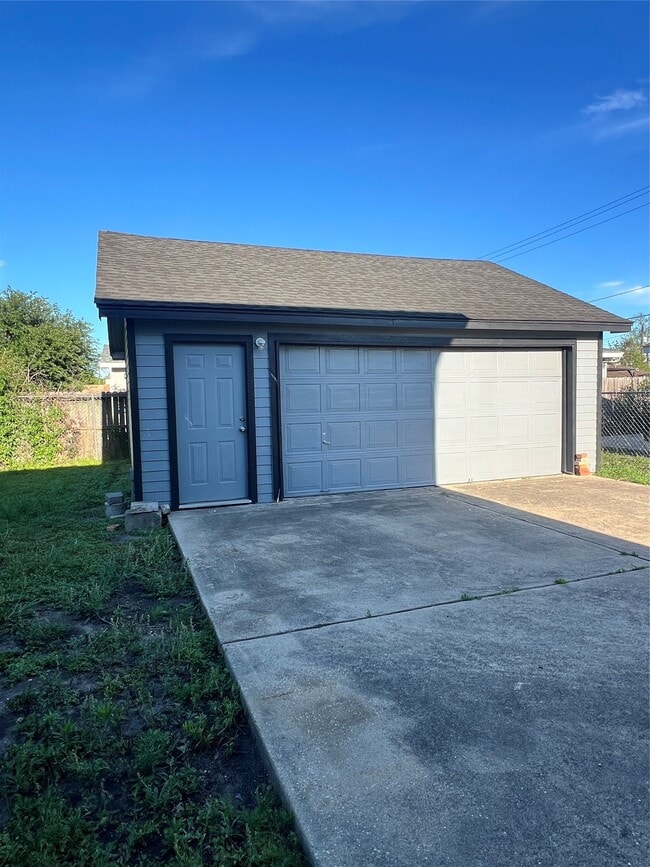 Building Photo - 5604 Chapman St