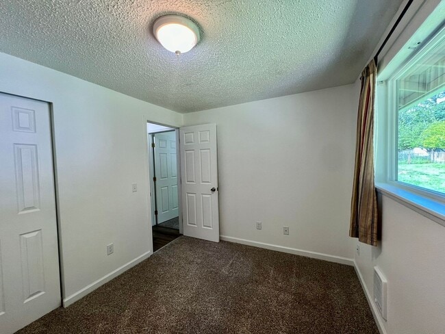 Building Photo - (#724) Duplex Near Squaxin Park - Water/Se...