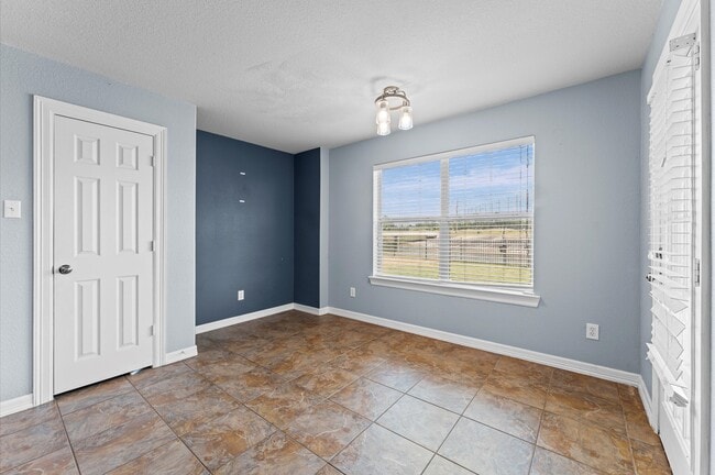 Building Photo - 18714 Walden Glen Cir