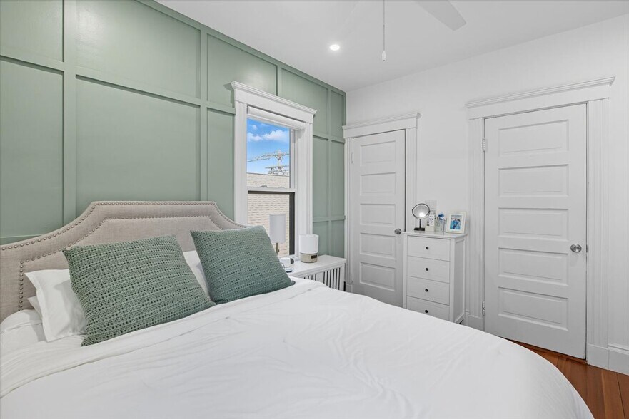 Building Photo - 663 Adams St