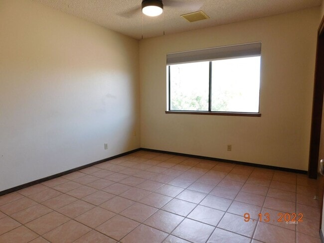 Building Photo - 330 E Wilson Ave