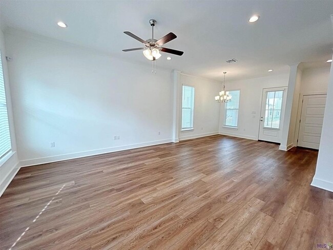 Building Photo - 2 Bedroom Townhome near LSU available July...