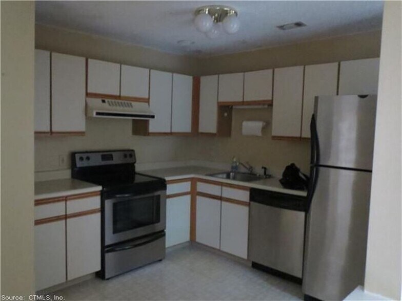 Building Photo - 105 The Mews