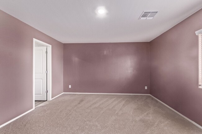 Building Photo - Stunning 2-Story with Modern Living in Flo...