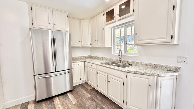 Building Photo - 1280 Alturas Rd