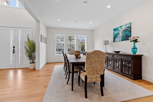 Building Photo - 5 Colonial Rd