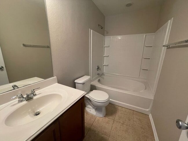 Building Photo - Perfect 3 Bedroom 2 Bath Home! GREAT Fort Worth Location -- Stainless Steel Kitchen Appliances In...