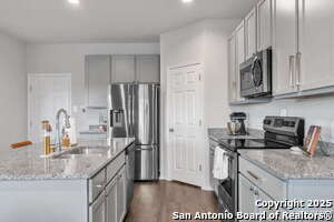 Building Photo - 610 Pleasanton Way