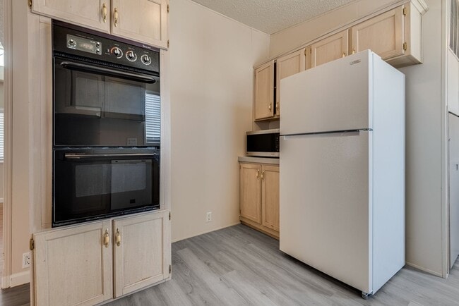 Building Photo - Three bed, 2 full bath, manufactured home ...